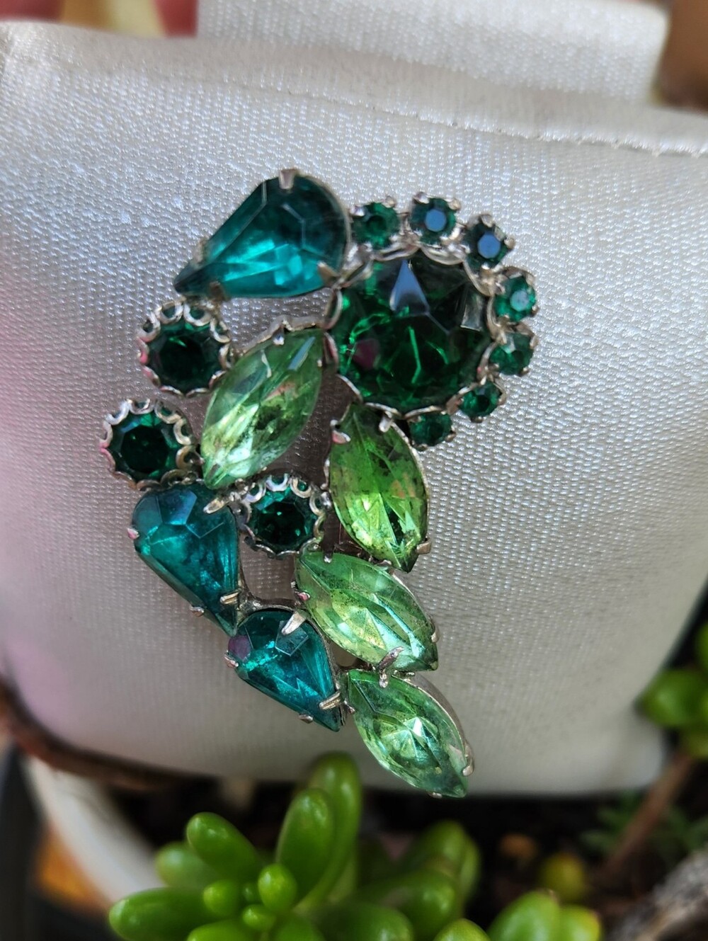 Emerald Gemstone Leaf Cluster Brooch - Women Jewelry - Picture 3 of 7